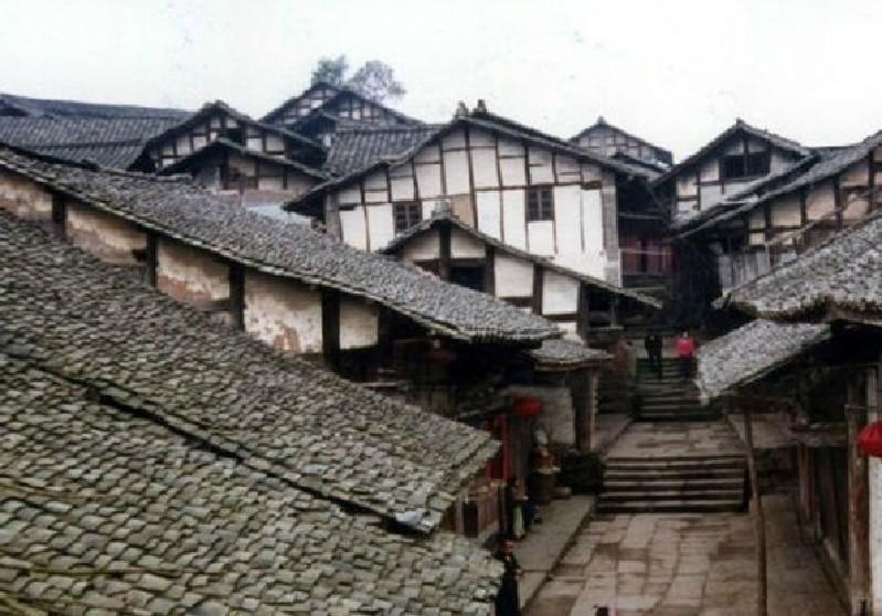 《小红书父母观察报告》:不扫兴父母、精简式育儿等成新一代父母的育儿经